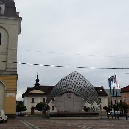 Turisticka Ubytovna Pri Slovenskej Restauracii Брезно Екстер'єр фото